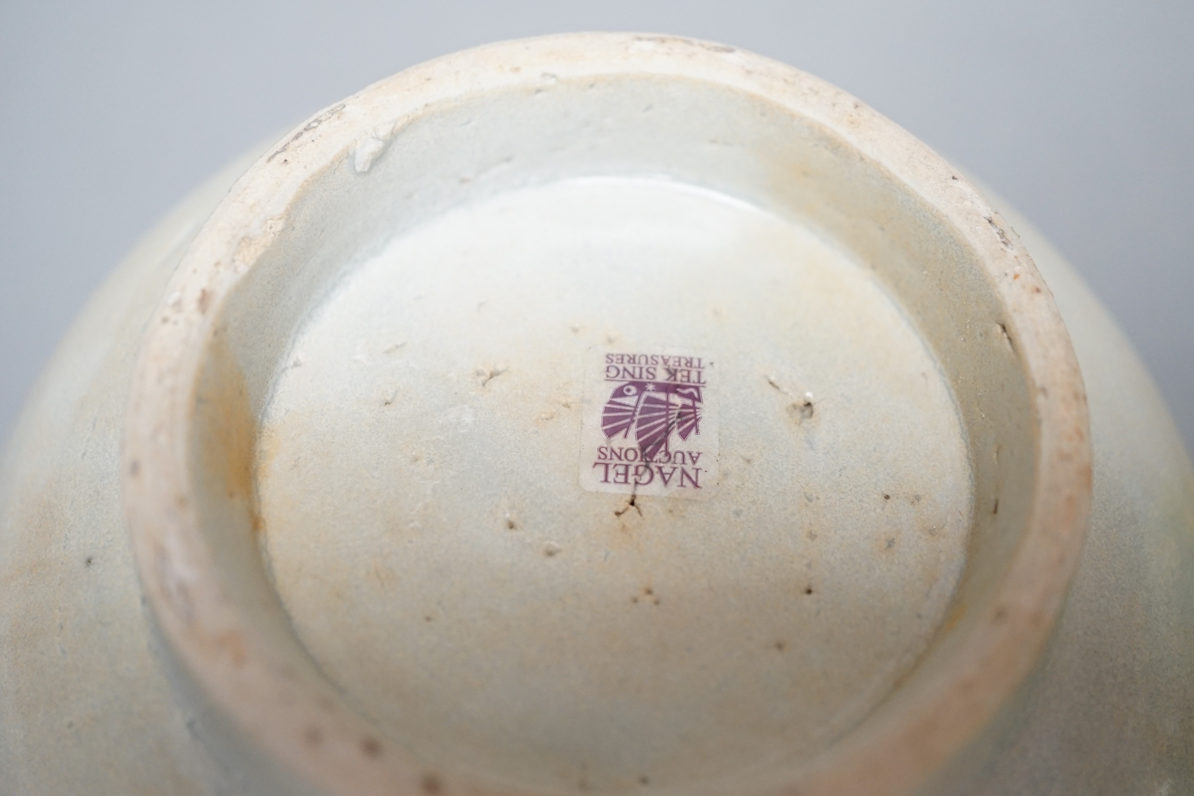 A Chinese Teksing cargo bowl c1820 and a yellow ground 'dragon' bowl. Largest 16cm diameter.